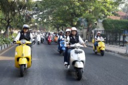 Walikota Eri Cahyadi Sunmori Bersama Komunitas Vespa