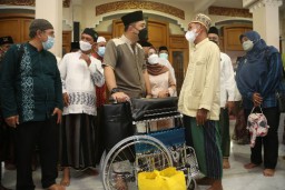 Walikota Eri Cahyadi Tarawih Keliling 31 Kecamatan Se Surabaya