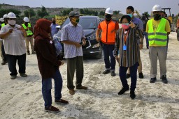 Meski di Tengah Pandemi, Wali Kota Risma Pantau Pembangunan Akses dan Renov