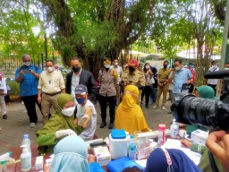 Dorong Minat Warga Ikuti Vaksinasi, Pemkot Gelar di Objek Wisata KBS