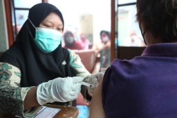 Capaian Vaksin Booster lansia di Surabaya Mencapai 94,52 persen