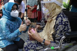 Rini Eri Cahyadi Pastikan Vaksinasi Covid-19 lancar