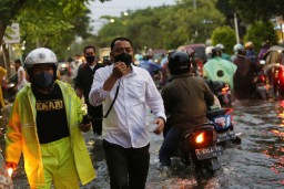 Langkah Taktis Walikota Surabaya Tangani Genangan