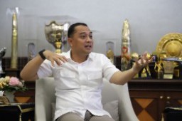 Walikota Eri Ajak Warga Bersihkan Lingkungan