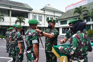 Danrem Pimpin Upacara Kenaikan Pangkat Personel