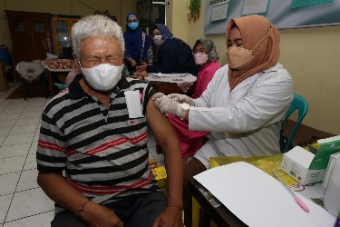 Wali Kota Eri Cahyadi Minta Camat dan Lurah Sediakan Vaksin Booster