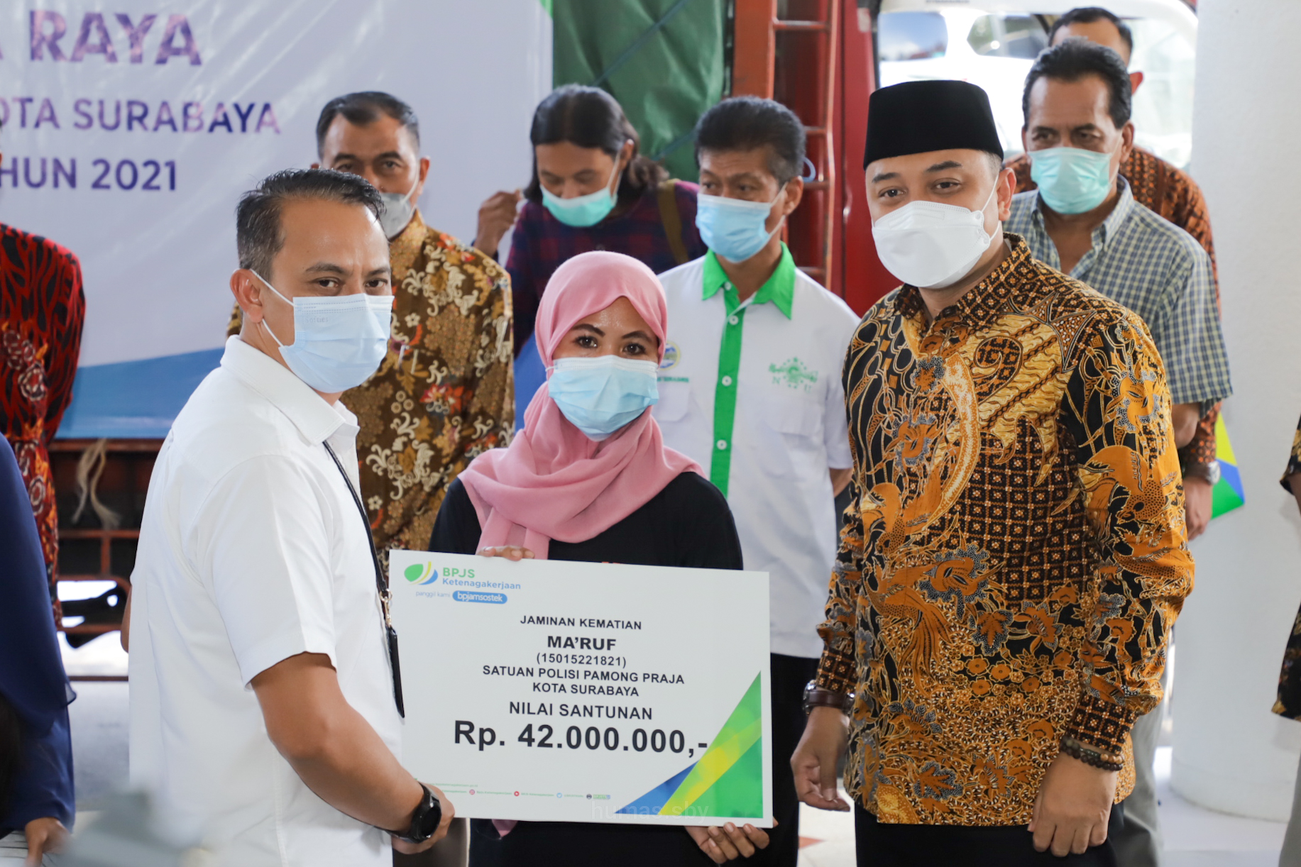 BPJAMSOSTEK se-Surabaya Berikan Bantuan 8,1 Ton Beras kepada Buruh