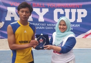 Elok Cahyani, Anggota DPRD Kota Surabaya (berhijab) dalam sebuah kegiatan. (Amar)