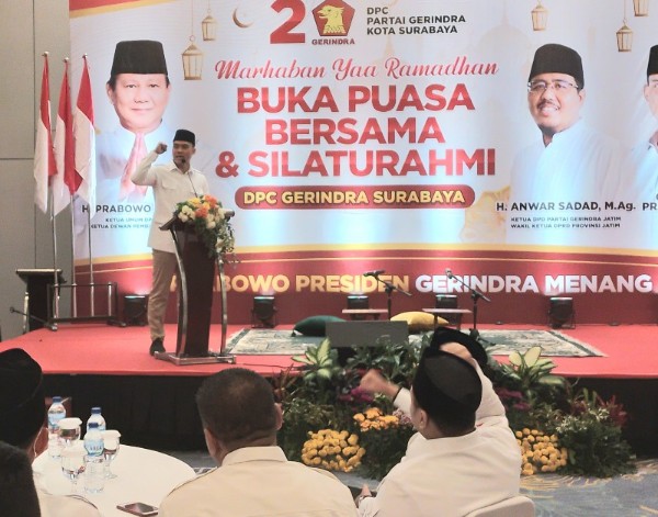 Ketua DPC Partai Gerindra Kota Surabaya, Cahyo Harjo Prakoso saat sambutan di Hotel Santika Premiere, Gubeng. (Foto: Bachan)