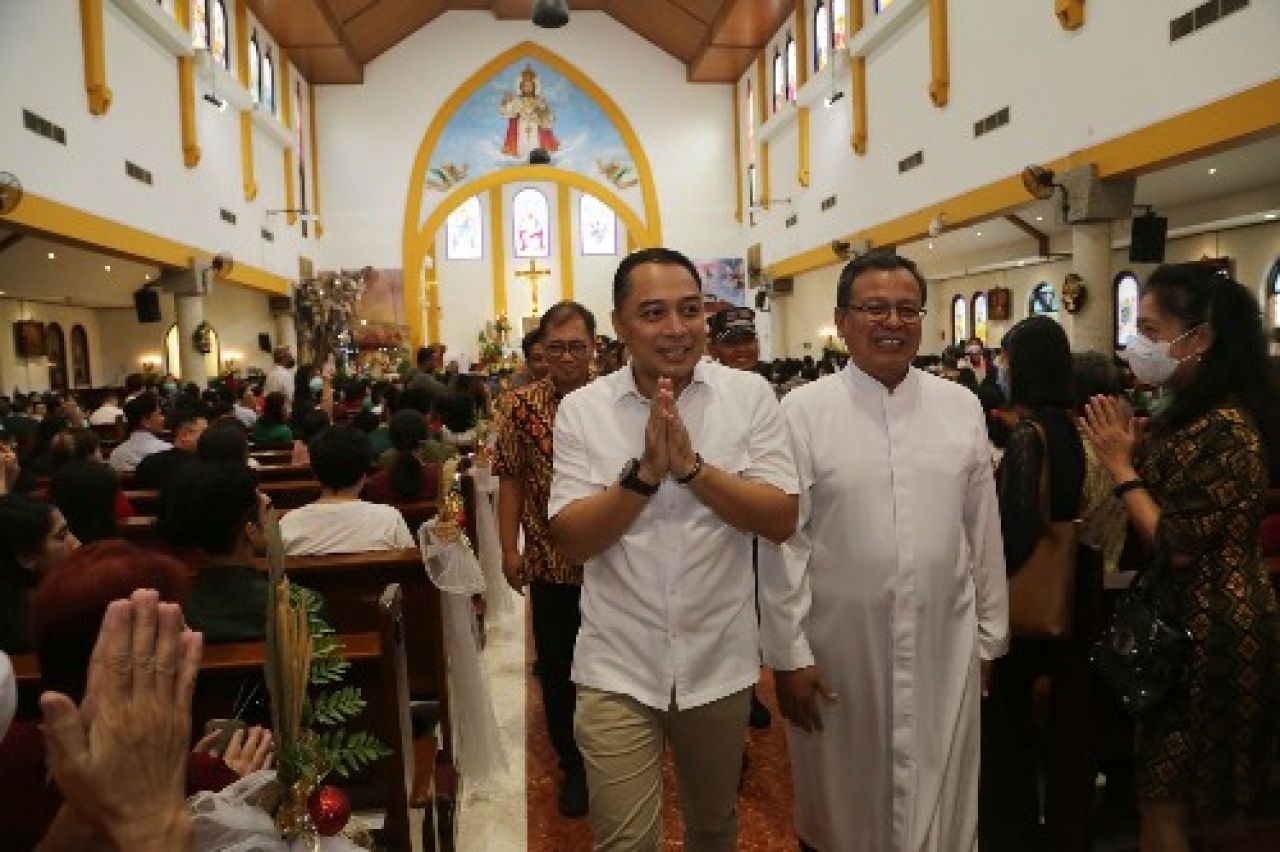 Bersama Forkopimda Tinjau 3 Gereja, Wali Kota Eri Cahyadi: Semoga Surabaya tetap Guyub dan Rukun