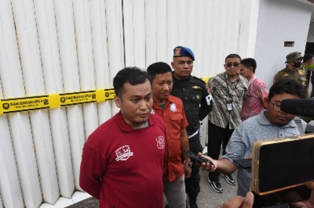 Jual Mihol Tak Berizin, Satpol PP Surabaya Segel Toko di Tengah Perkampungan