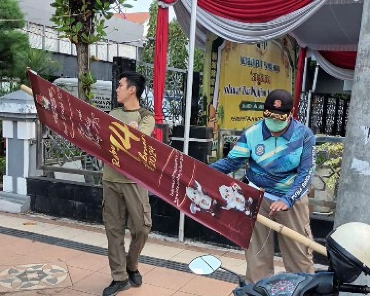 Pemkot Surabaya Tertibkan Reklame Tak Berizin, Sasar 119 Pedestrian