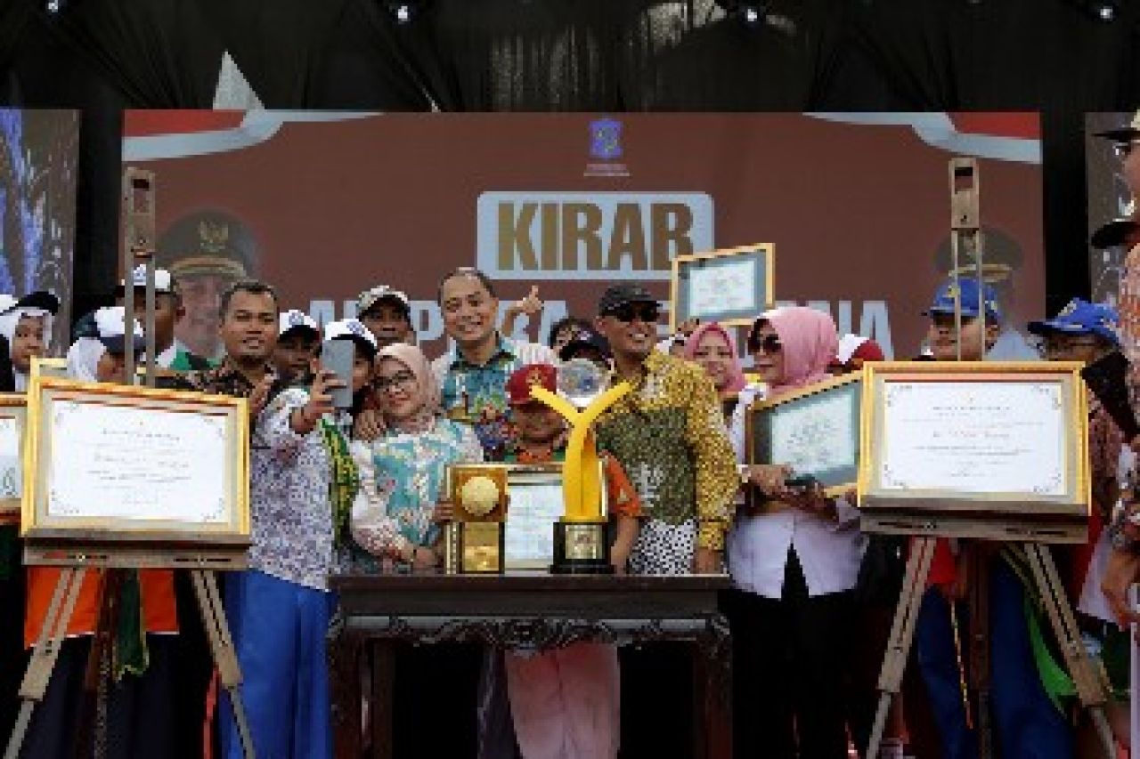 Wujud Syukur dan Terima Kasih kepada Warga, Wali Kota Eri Arak Penghargaan Adipura Kencana 2023