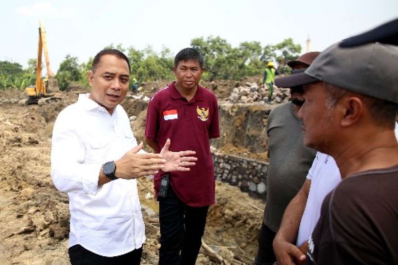 Libatkan Warga Tangani Banjir Surabaya Barat, Wali Kota Eri : Sempat Kita Diskusikan Bersama RT/RW