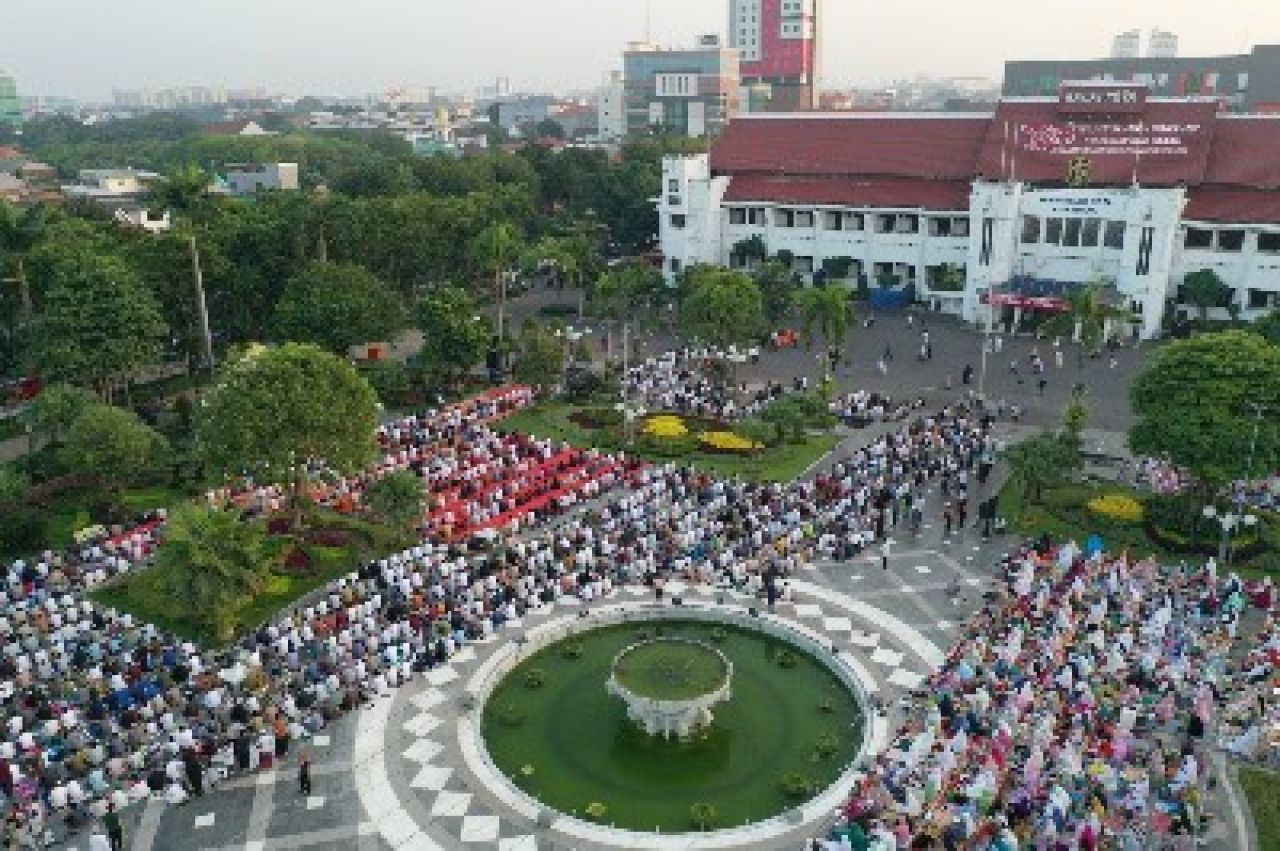 Wali Kota Eri Cahyadi Bersama Keluarga Dijadwalkan Shalat Id di Taman Surya, Khotibnya Rektor UINSA