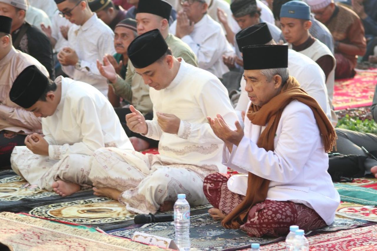 Shalat Idul Fitri di Taman Surya, Wali Kota Eri Siap Menjadikan Surabaya Lebih Baik Pasca Ramadhan