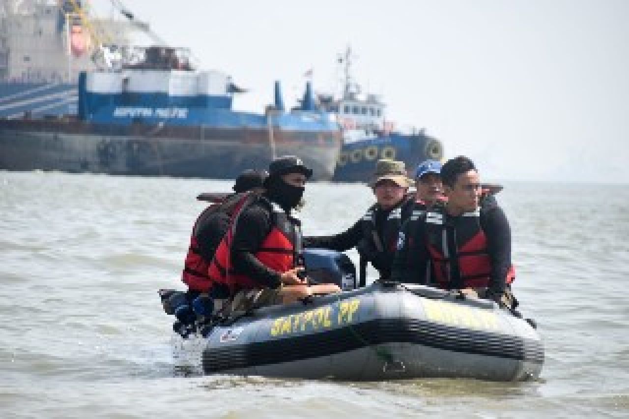 Satpol PP dan DKPP Surabaya Gencar Patroli Laut, Awasi Penggunaan Alat Tangkap Ikan Ilegal