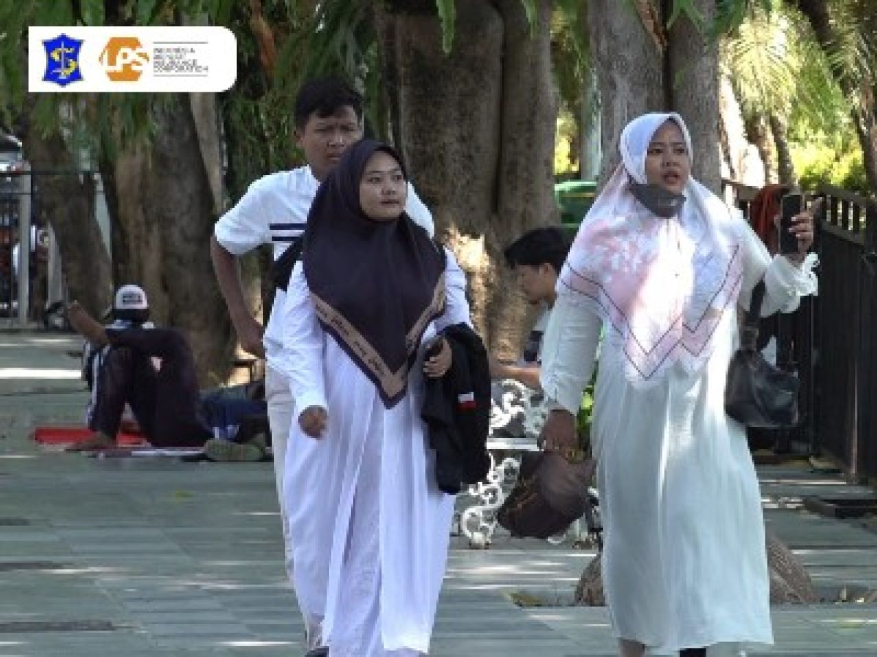 Jemaah Pengajian Gus Iqdam Mulai Padati Balai Kota Surabaya Sejak Jumat Siang