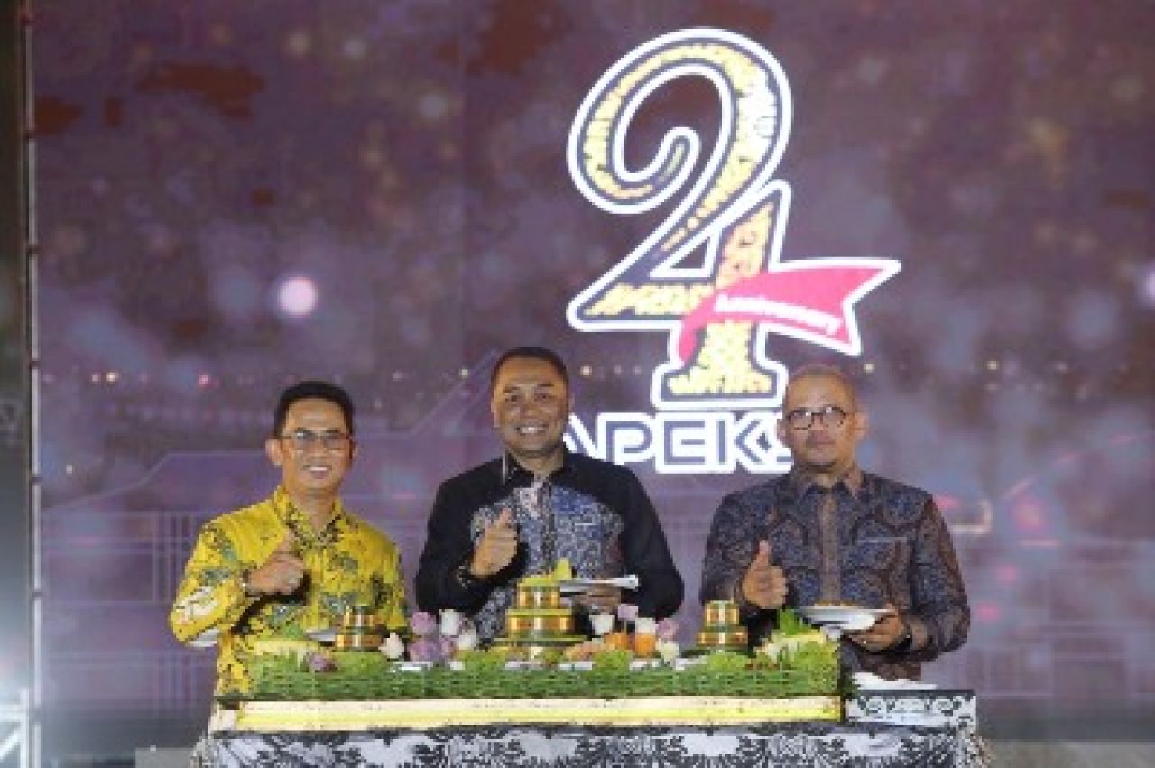 Walikota Eri Cahyadi (tengah) saat HUT ke-24 APEKSI