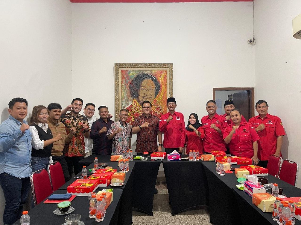 Bertemu DPC PDIP Surabaya, Ketua Kadin Bahas Pengembangan Potensi Ekonomi Perkotaan