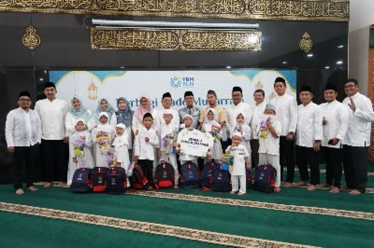 PLN UID Jakarta Raya Bagikan Kado untuk 400 Anak Yatim Dhuafa