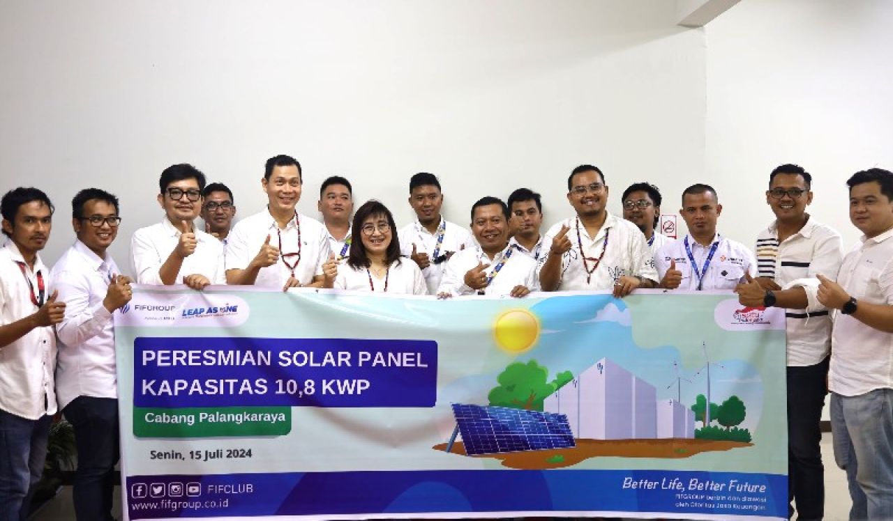 PT Federal International Finance (FIFGROUP) meresmikan pemasangan solar panel di Kantor Cabang Palangkaraya, Kalimantan Tengah, sebagai salah satu program keberlanjutan dalam rangka mendukung pelestarian lingkungan melalui pengurangan emisi pada operasion