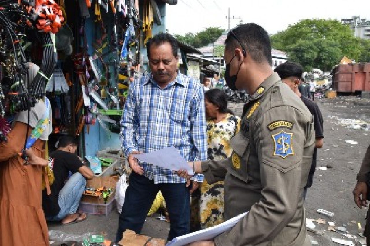 Satpol PP Surabaya Gelar Sosialisasi Penertiban PKL di Pasar Loak Dupak