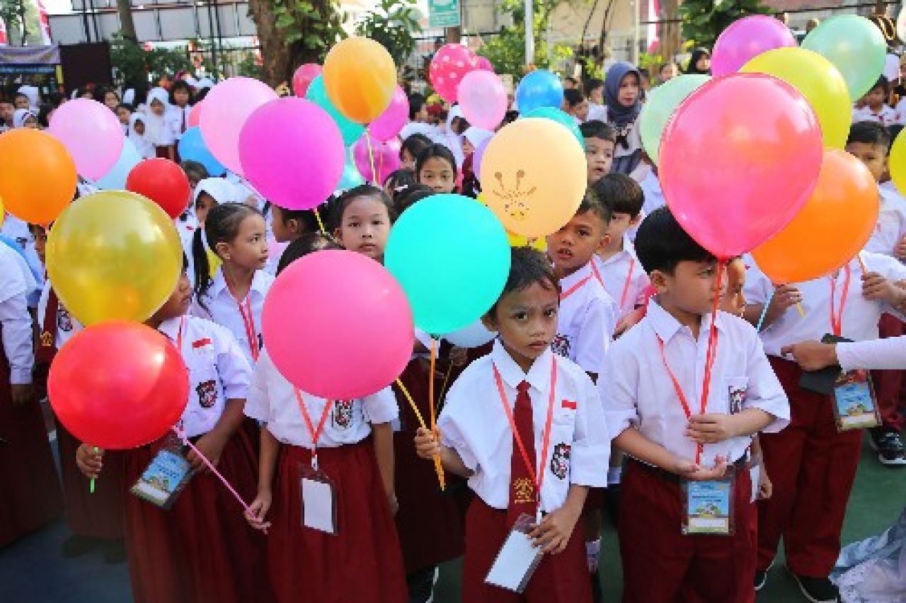 Keceriaan siswa-siswi salah satu Sekolah Dasar di Surabaya. (Kominfo Kota Surabaya)