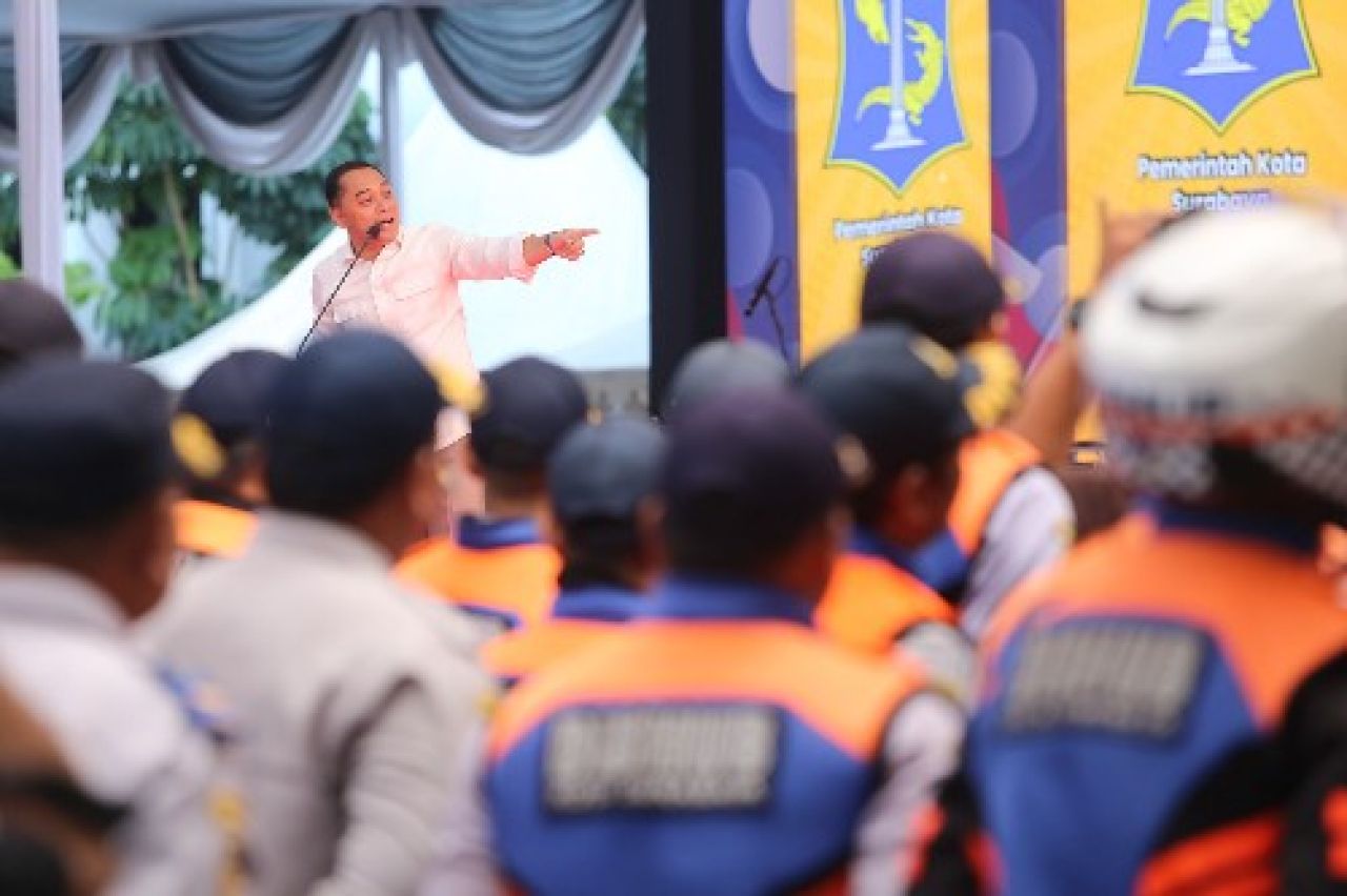 Walikota Eri Cahyadi saat memberikan pengarahan.(Kominfo Surabaya)