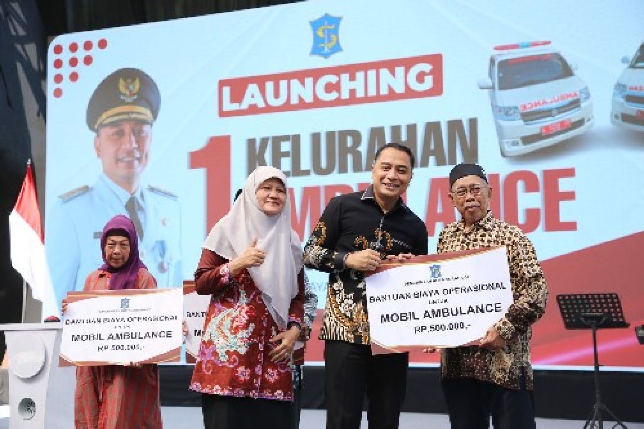 Peresmian satu ambulans satu kelurahan. (Kominfo Surabaya)