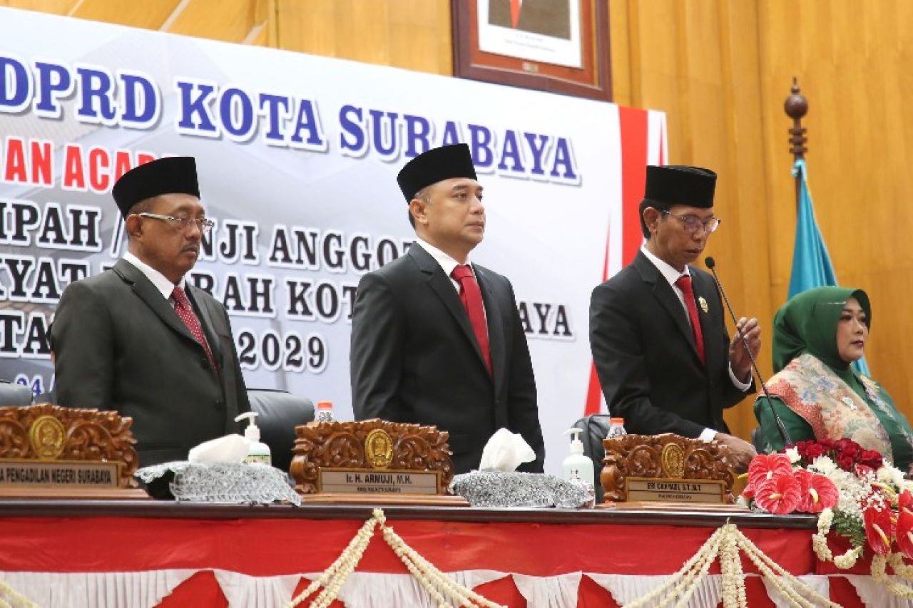 Anggota DPRD Kota Surabaya Periode 2024-2029 Resmi Dilantik, Wali Kota Eri Ajak Tingkatkan Sinergi