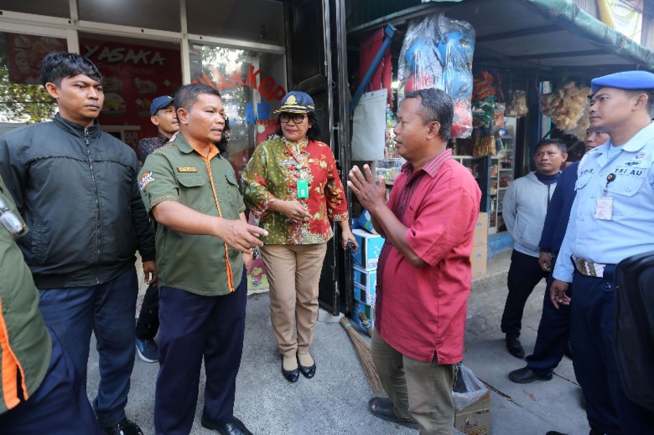 Dishub Surabaya Tertibkan 2 Orang Jukir Liar di Jalan Semarang