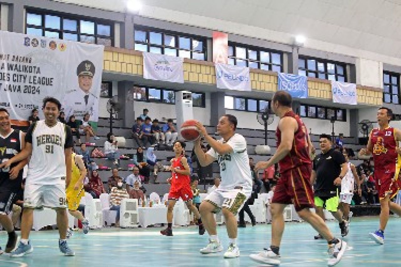 Salah satu penampilan bola basket di HOR Pancasila, Sirabaya. (Infokom Surabaya)