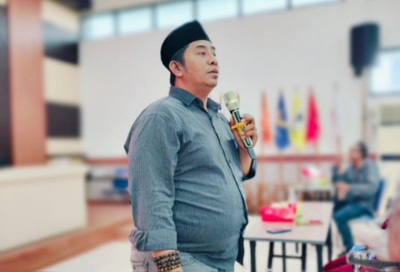 Komisioner KPU Kota Surabaya, Subairi saat menyampaikan kesiapan debat kedua dalam media briefing. /Foto