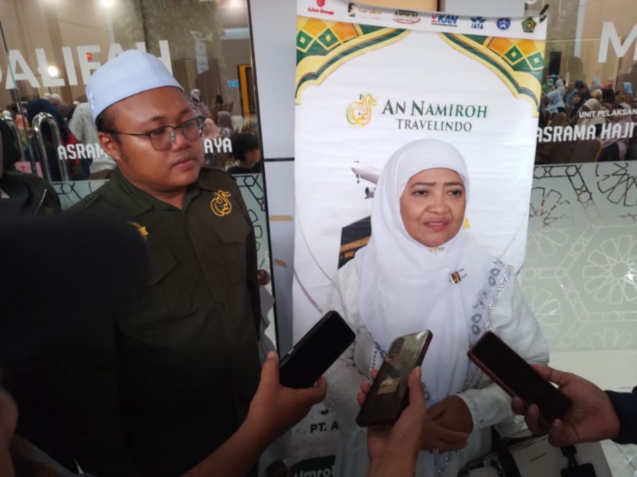 Dra. Hj. Jauharoh Said, S.Pd.I, Komisaris Utama An Namiroh Travelindo (jilbab putih). (AMAR)