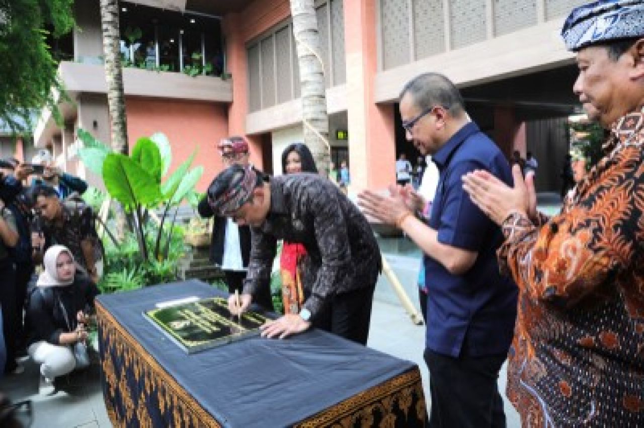 AHY Resmikan Jembatan Penyeberangan Orang I Gusti Ngurah Rai, Tingkatkan Kenyamanan Bandara