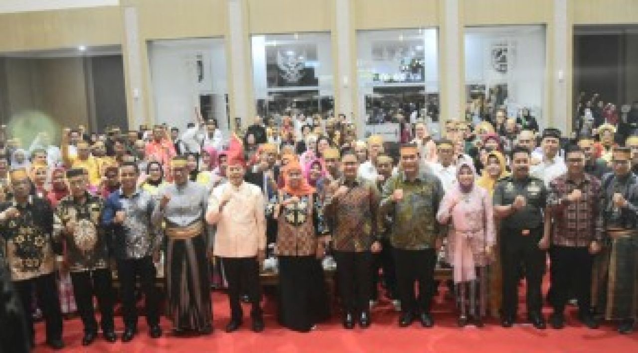 Hadiri Pelantikan BPW KKSS Jatim di Kota Batu, Khofifah Tegaskan Pentingnya Kerukunan dalam Keberagaman