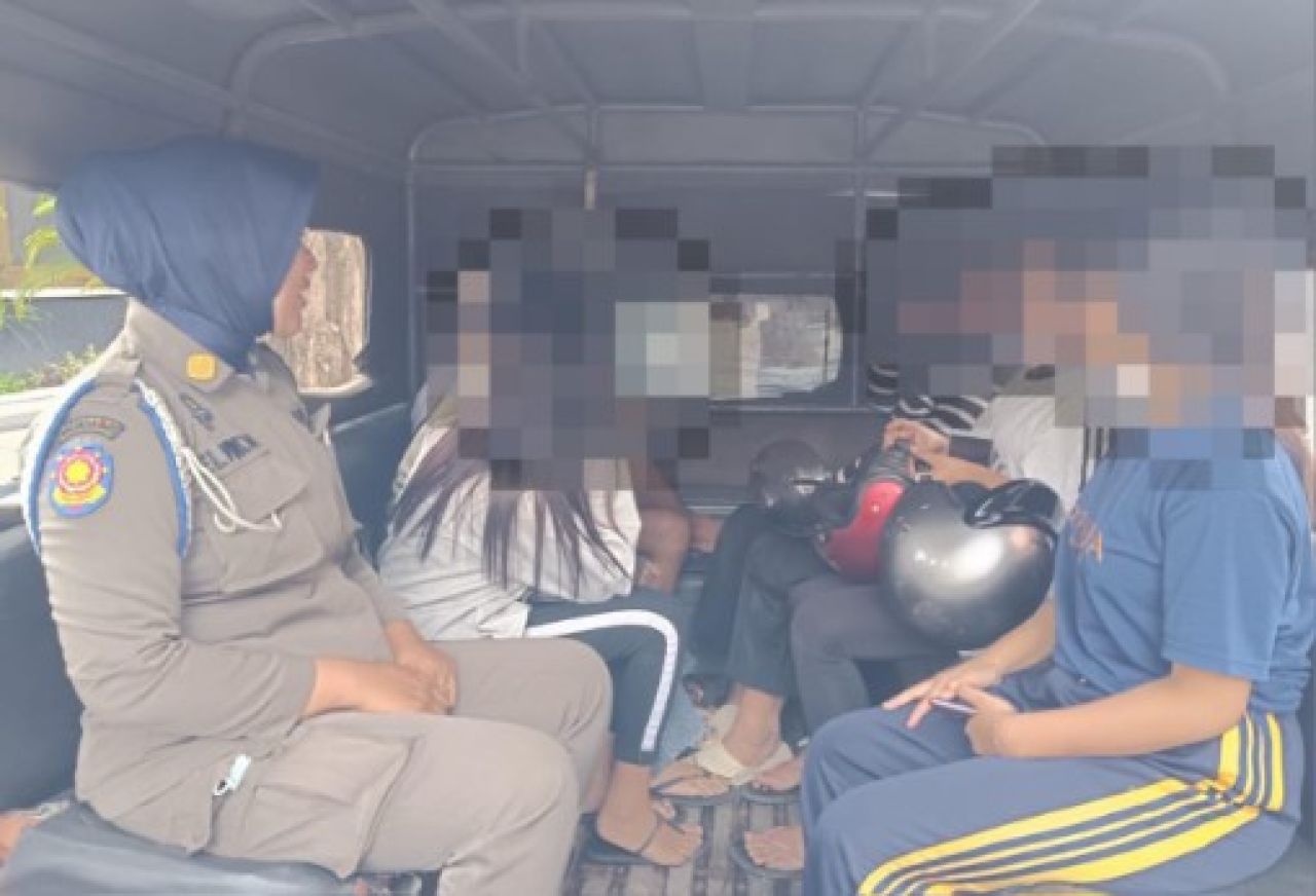 Remaja bermasalah mendapatkan pembinaan Satpol PP Kota Surabaya. (Tim)