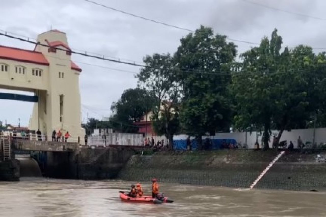 Tim SAR Gabungan Lakukan Pencarian Pria Diduga Tenggelam di Sungai Jagir Surabaya