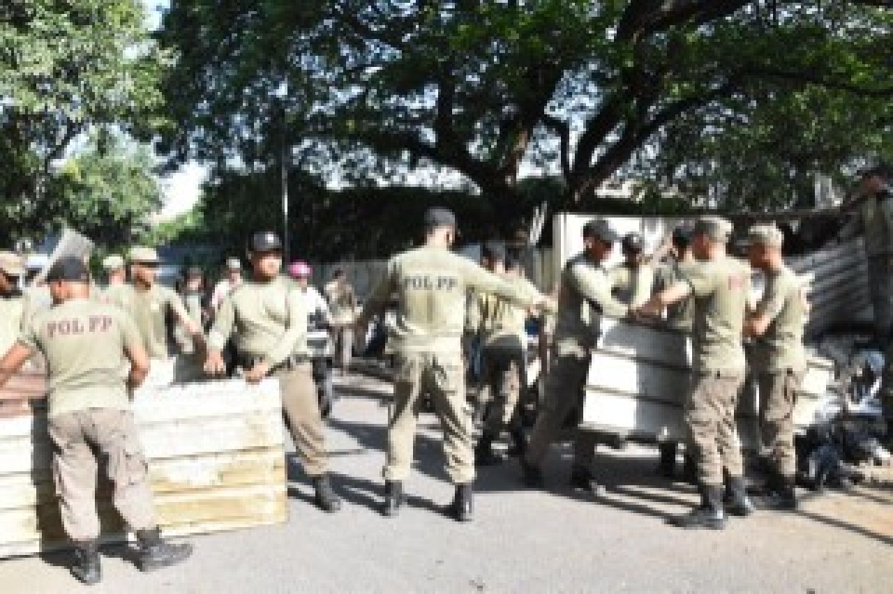 Satpol PP Kota Surabaya Tertibkan bangli. (Kominfo Surabaya)