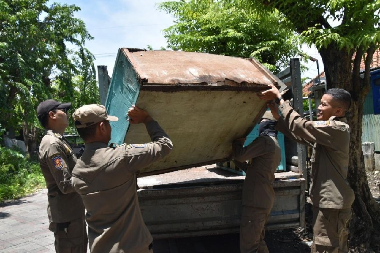 Tekan Perjudian Merpati, Satpol PP Surabaya Gencar Tertibkan Bekupon