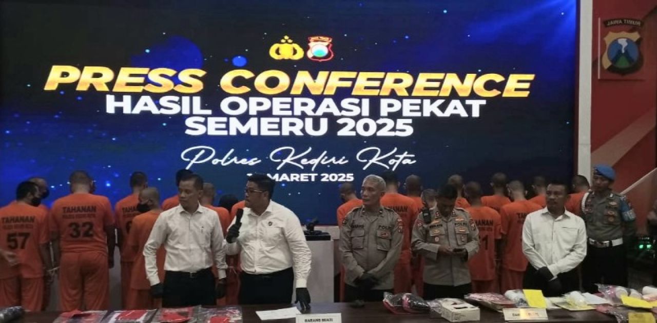Press Conference Hasil Operasi Pekat Semeru 2025 Polres Kota Kediri. (Tim)