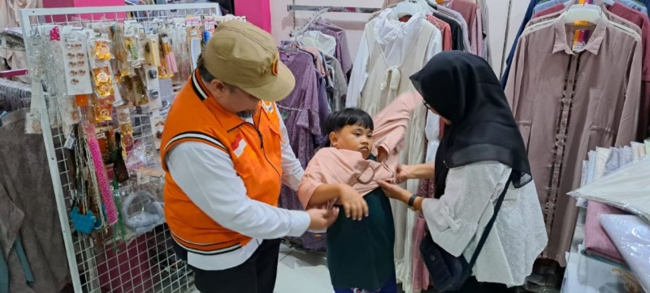 PKS Surabaya Belikan Baju Baru Lebaran untuk Anak Yatim dan Dhuafa