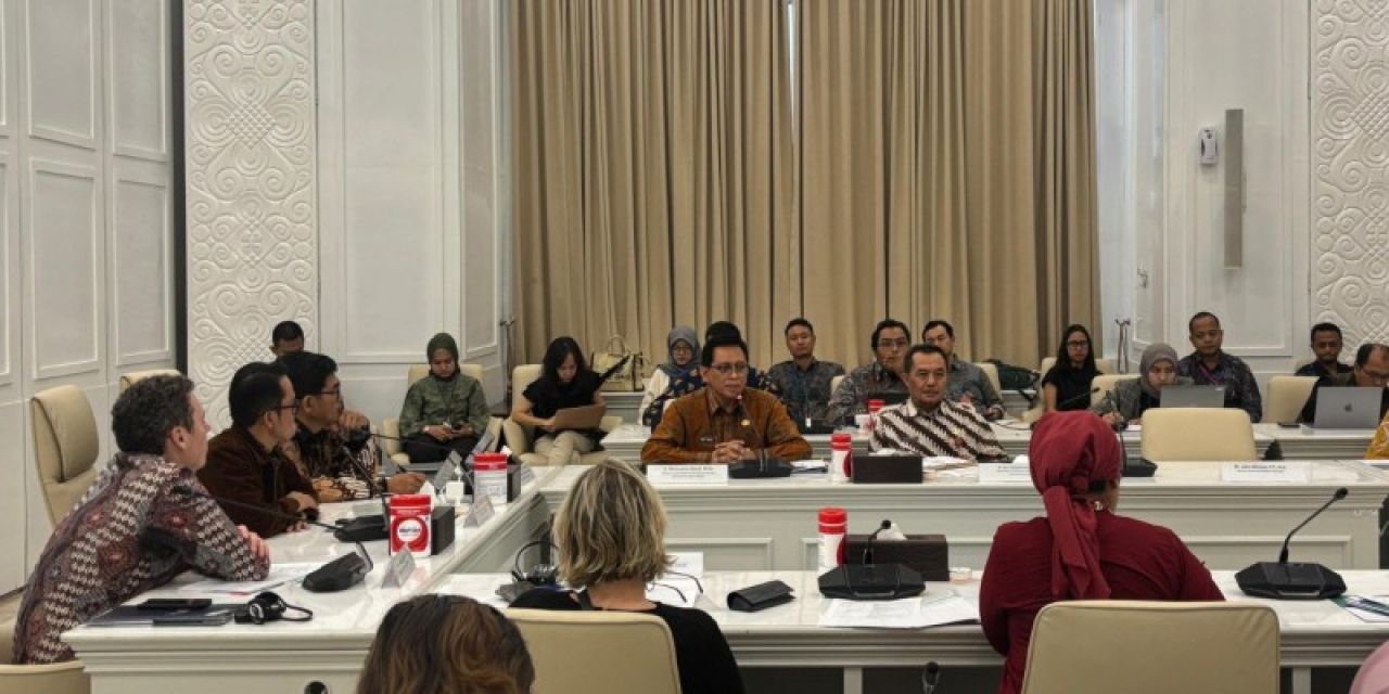 Direktorat Jenderal Bina Pembangunan Daerah Kementerian Dalam Negeri menghadiri Rapat Komite Pengarah (Steering Committee/SC) Program Sinergi dan Kolaborasi untuk Akselerasi Layanan Dasar (SKALA)
