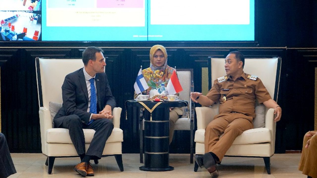 Wali Kota Surabaya, Eri Cahyadi membuka peluang kerja sama erat dengan Finlandia melalui penjajakan program sister city (Kominfo Surabaya)