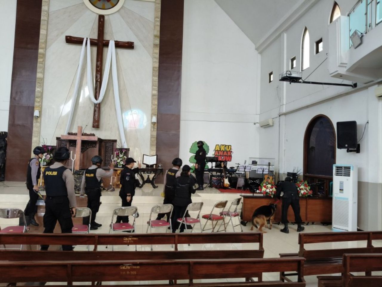Polres Kediri Kota Lakukan Sterilisasi Di Sejumlah Gereja Jelang Perayaan Paskah 2025