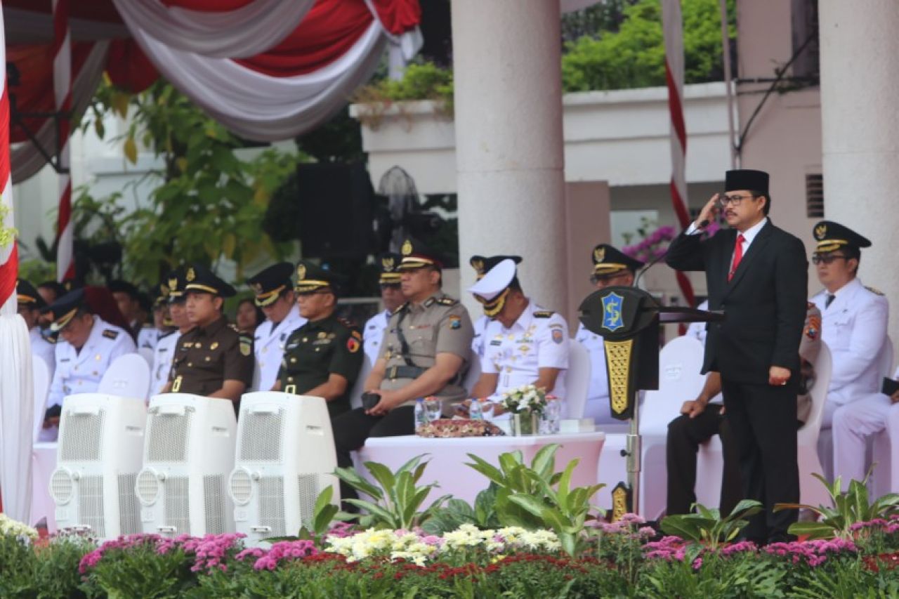 Sekretaris Daerah (Sekda) Kota Surabaya, Ikhsan yang mewakili Wali Kota Eri Cahyadi membacakan amanat Menteri Dalam Negeri (Mendagri), Tito Karnavian. (Kominfo Surabaya)