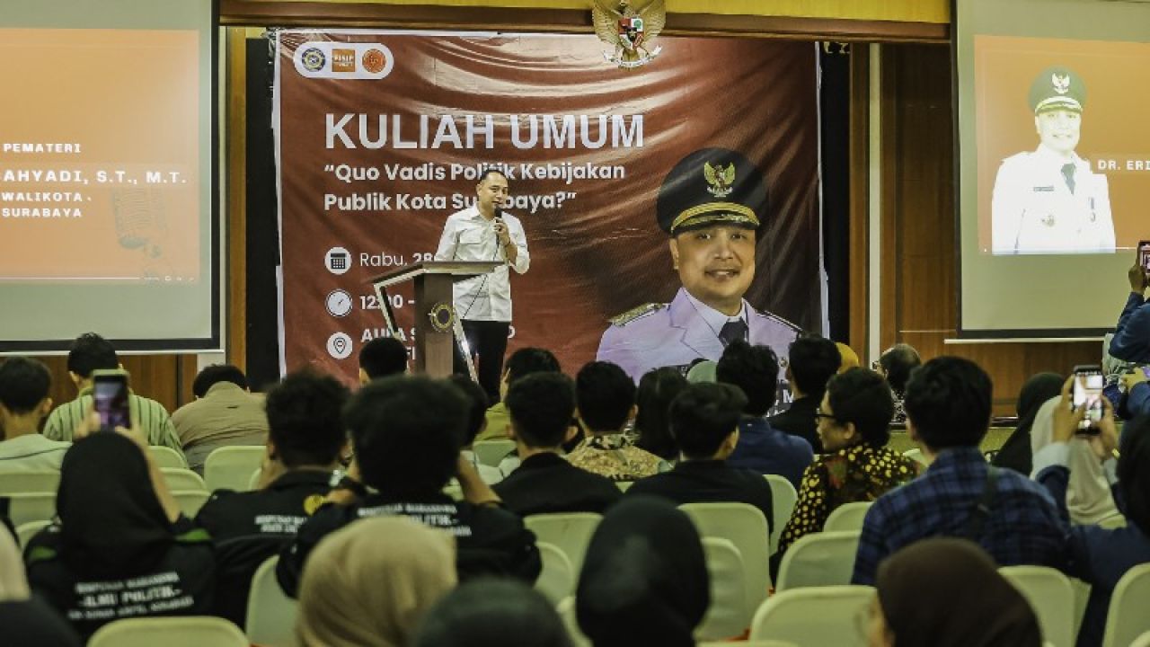 Walikota Eri Cahyafi di Unair Surabaya. (Kominfo Surabaya)