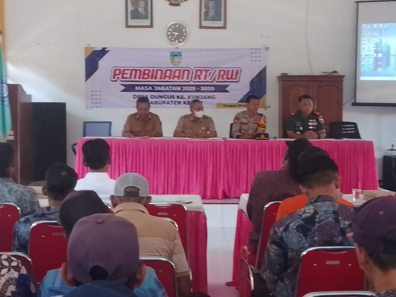 Pembinaan Ketua RT dan RW di Dunggus. (Erik)