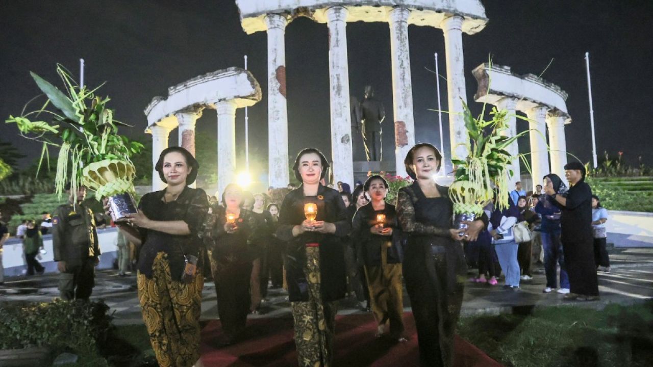Kirab budaya HJKS. (Kominfo Surabaya)